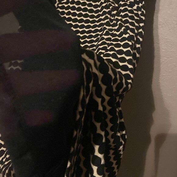 Ladies size 6 Gabby + Skye Black and white Dot design dress - Picture 3 of 8